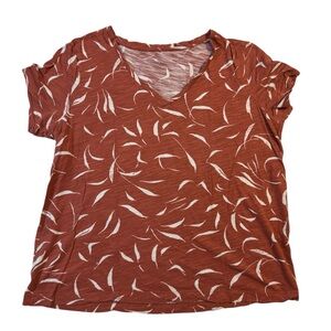 L.L. Bean Signature Terracotta Leaf Pattern V-Neck Tee Large